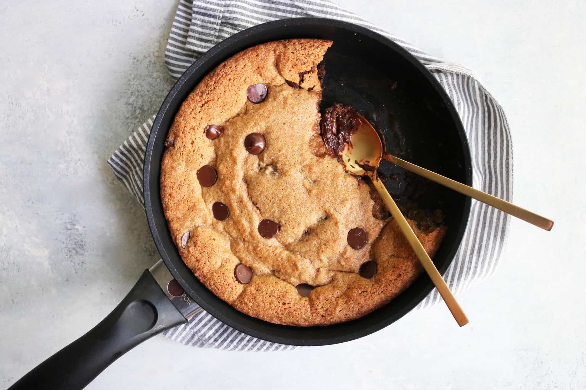 Paleo Chocolate Chip Cookie Skillet Paleo Chocolate Chip Cookie Skillet