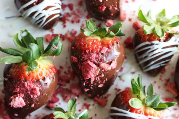 10-Min Chocolate Covered Strawberries - The Toasted Pine Nut