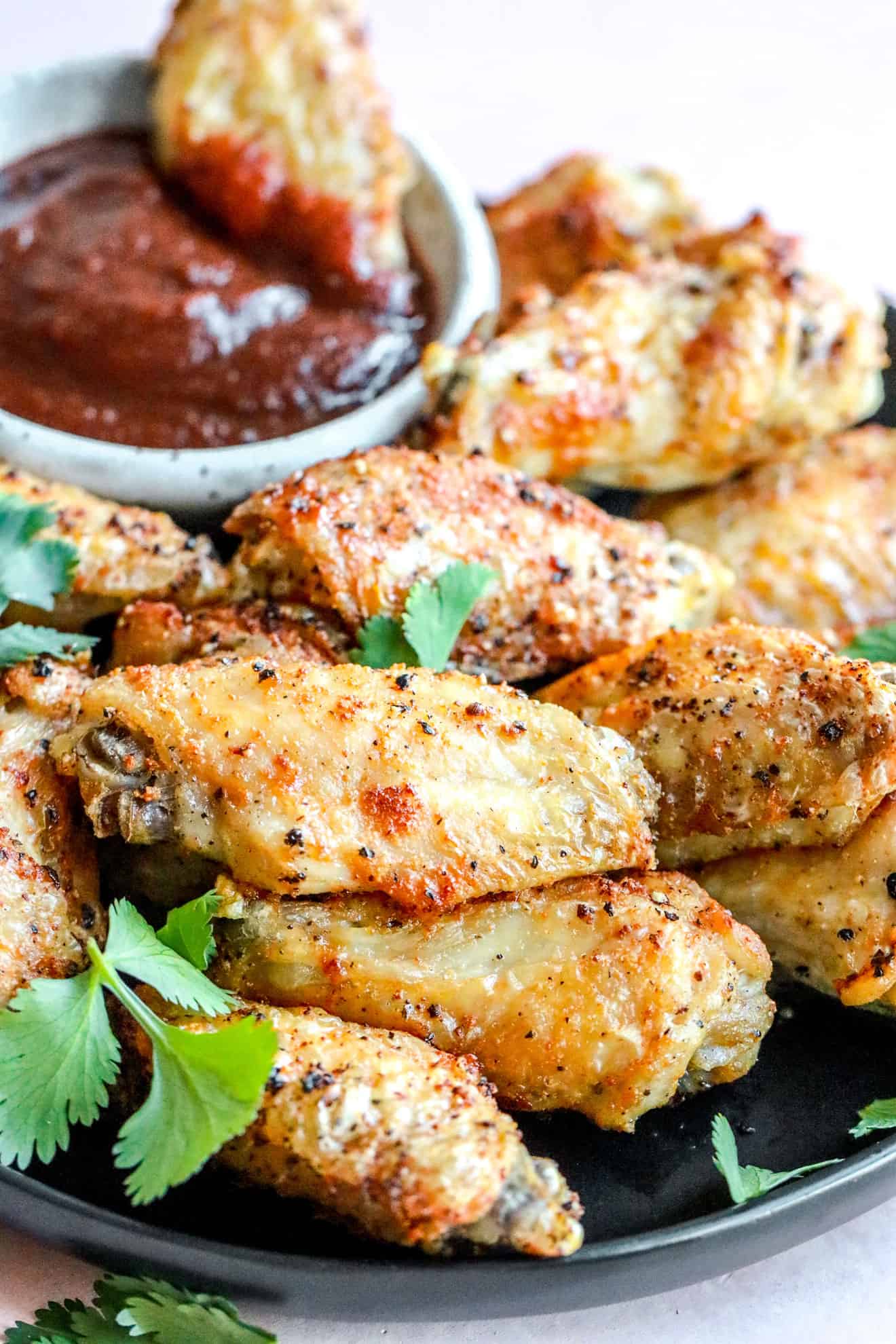 close up of crispy air fryer chicken wings