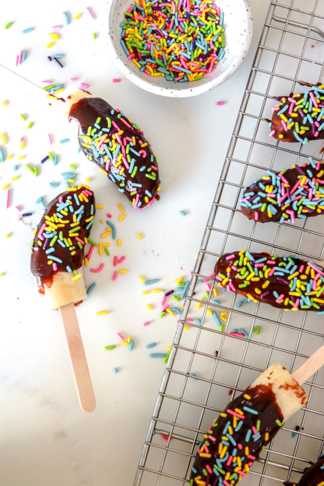 Easy Frozen Chocolate Banana Pops | The Toasted Pine Nut