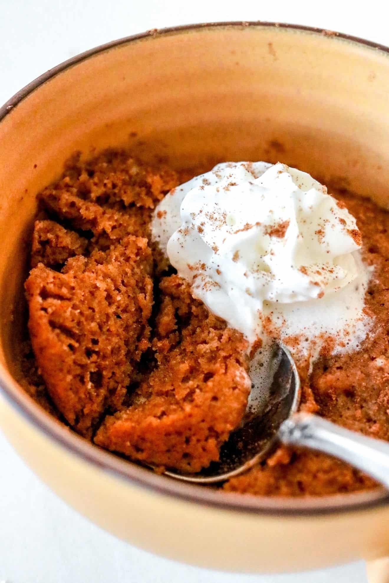 1-Min Moist & Fluffy Microwave Pumpkin Mug Cake - The Toasted Pine Nut