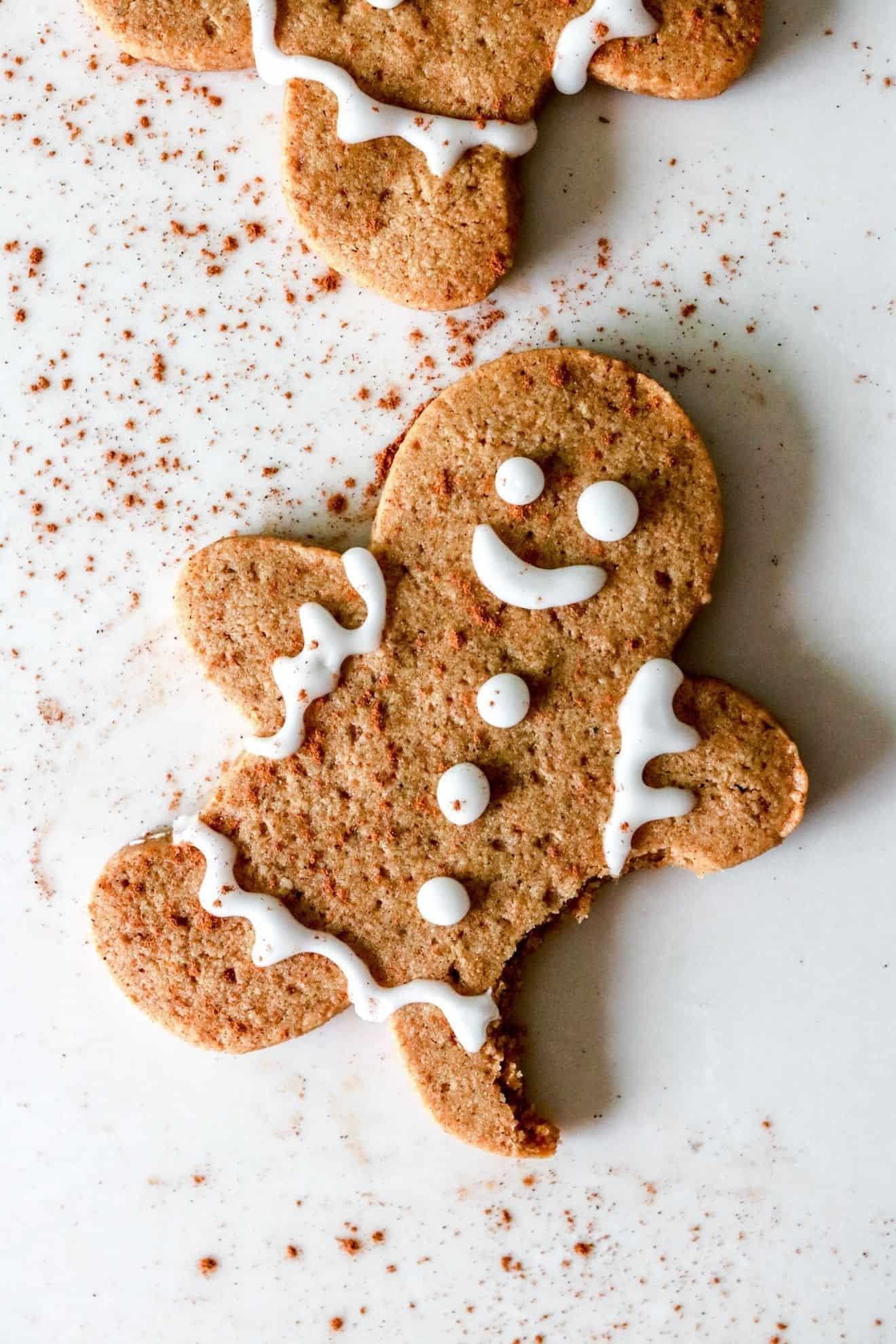 https://thetoastedpinenut.com/wp-content/uploads/2020/12/gingerbread-men-cookies-3.jpg
