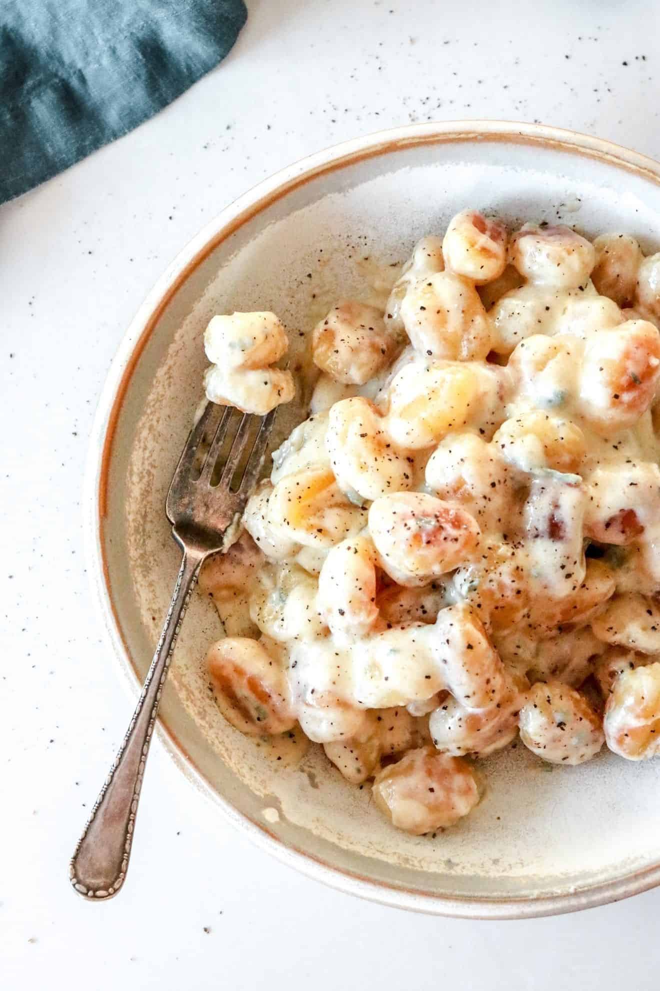 Make Flavorful Pasta With Gorgonzola Cheese Sauce In Under 15 Minutes! 