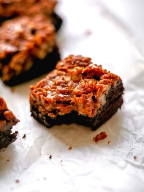 Deliciously Decadent Pecan Pie Brownies In 30 Minutes The Toasted   Cropped Pecan Pie Brownies 1 474x632 