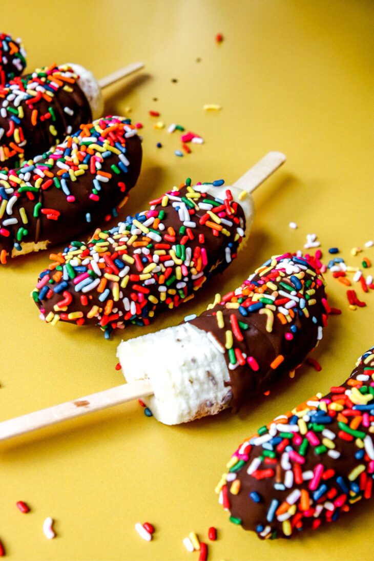 Easy Frozen Chocolate Banana Pops | The Toasted Pine Nut